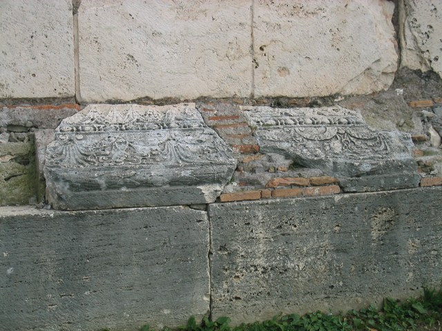 Image 716 of 845  -  111 kB
